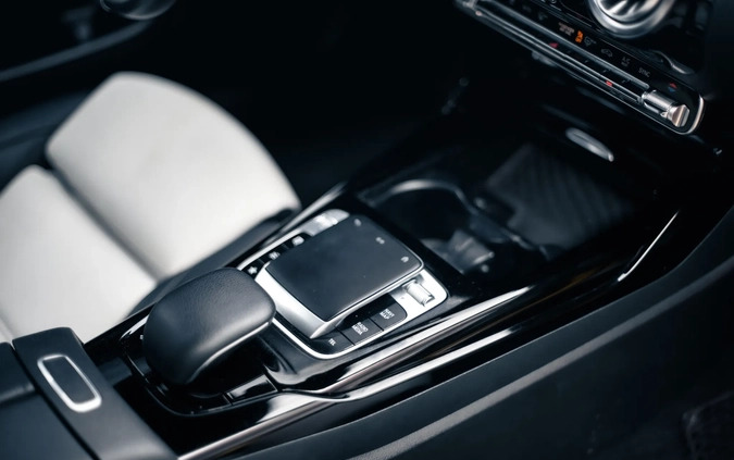 Mercedes-Benz Klasa A cena 179000 przebieg: 57192, rok produkcji 2019 z Poznań małe 742